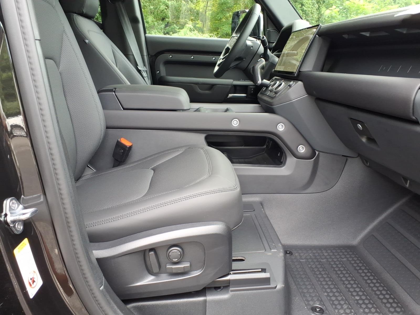 New 2026 Santorini Black Land Rover 110 S image 3