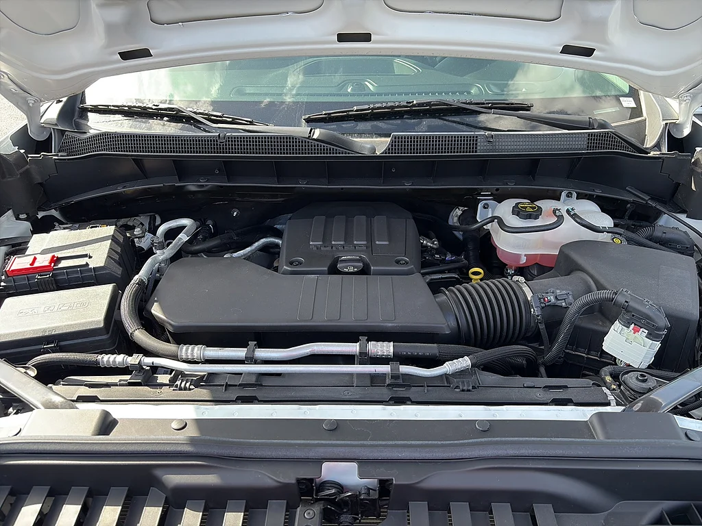 Used 2025 Summit White Chevrolet  image 30