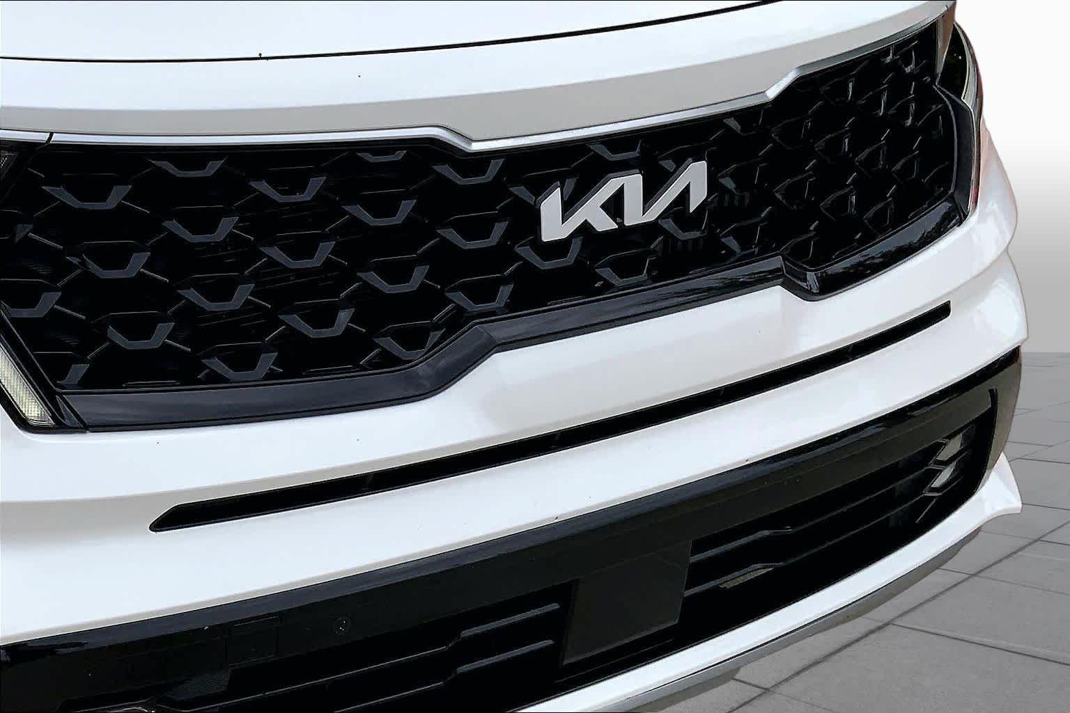 Used 2023 Snow White Pearl Kia EX image 32