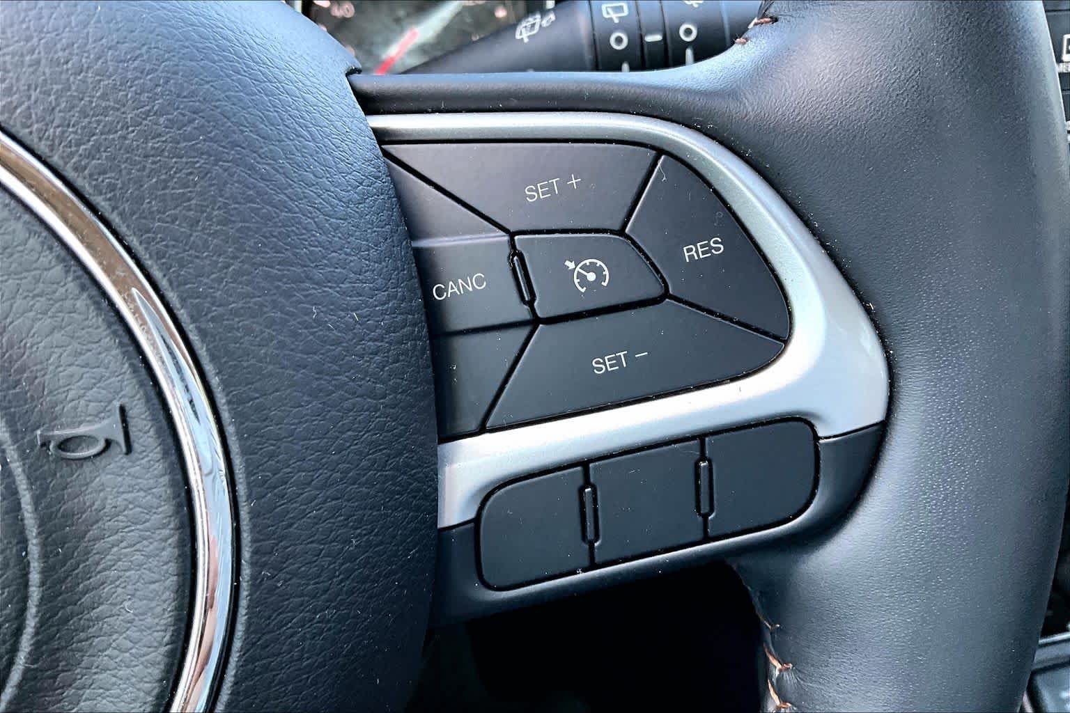 Used 2018 Redline Pearlcoat Jeep Latitude image 21