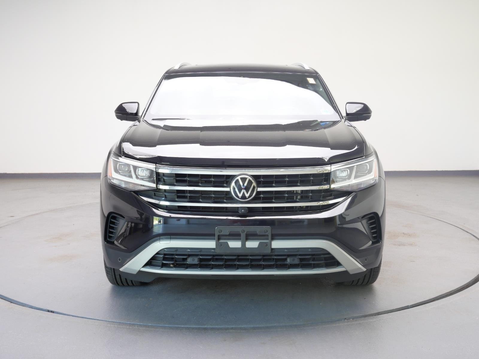 Used 2020 Deep Black Pearl Volkswagen 3.6L V6 SEL Premium image 2