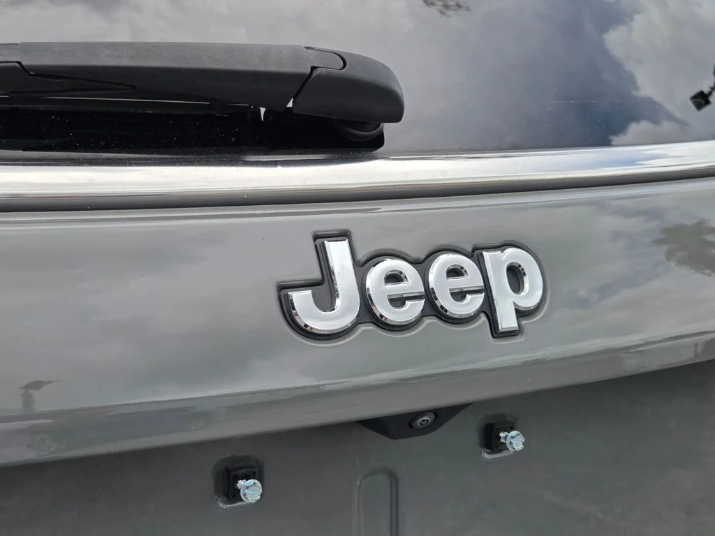 Certified Used 2023 Gray Jeep Limited image 10