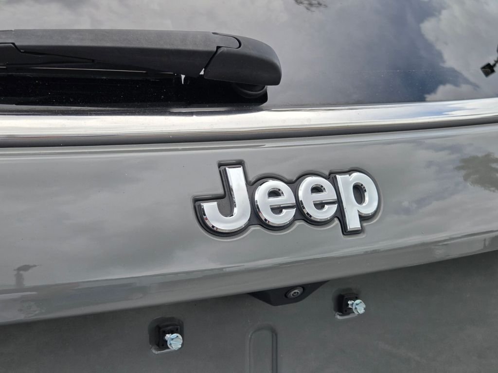 Certified Used 2023 Gray Jeep Limited image 10