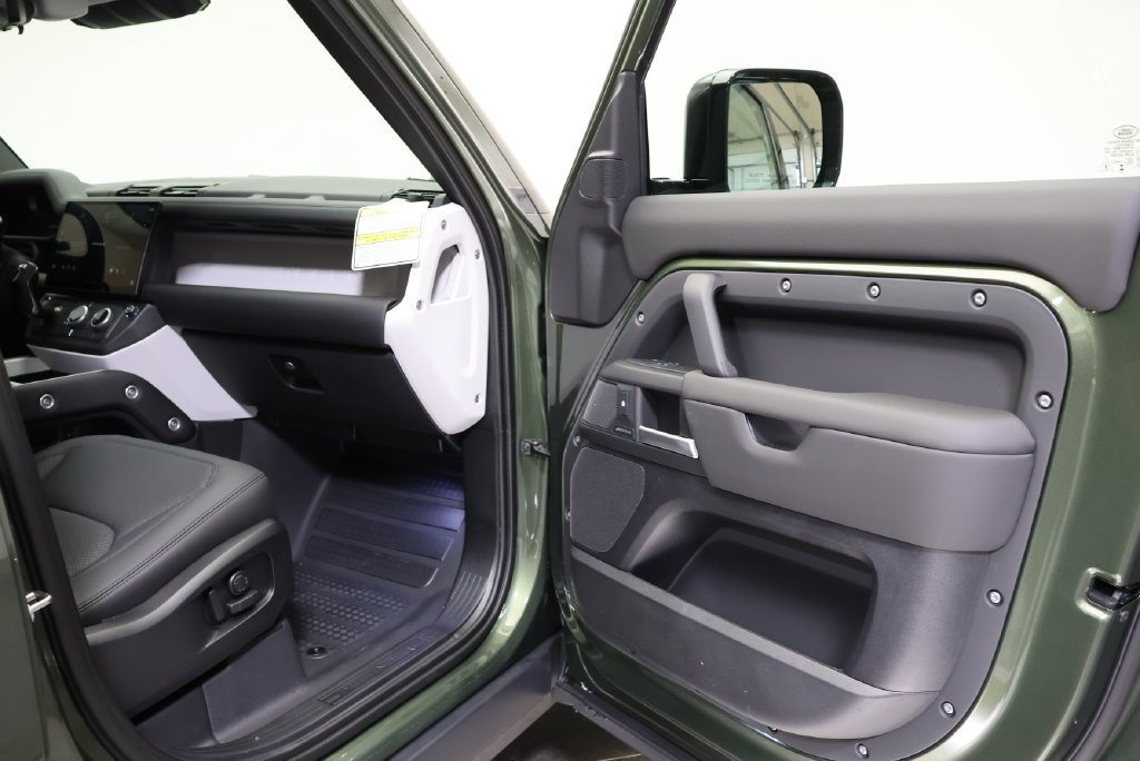 New 2026 Woolstone Green LAND ROVER S image 39