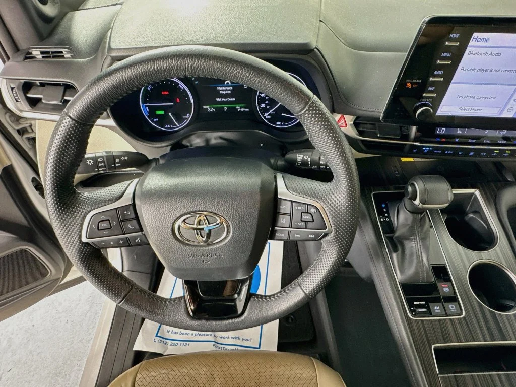 Used 2022 Wind Chill Pearl Toyota Limited image 12