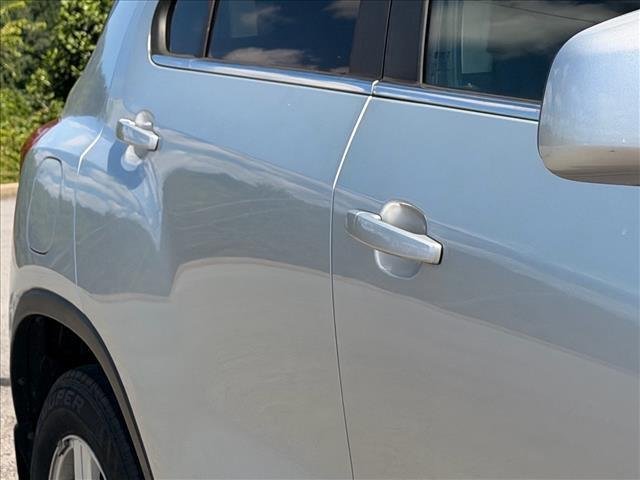 Used 2016 Silver Ice Metallic Chevrolet LT image 8