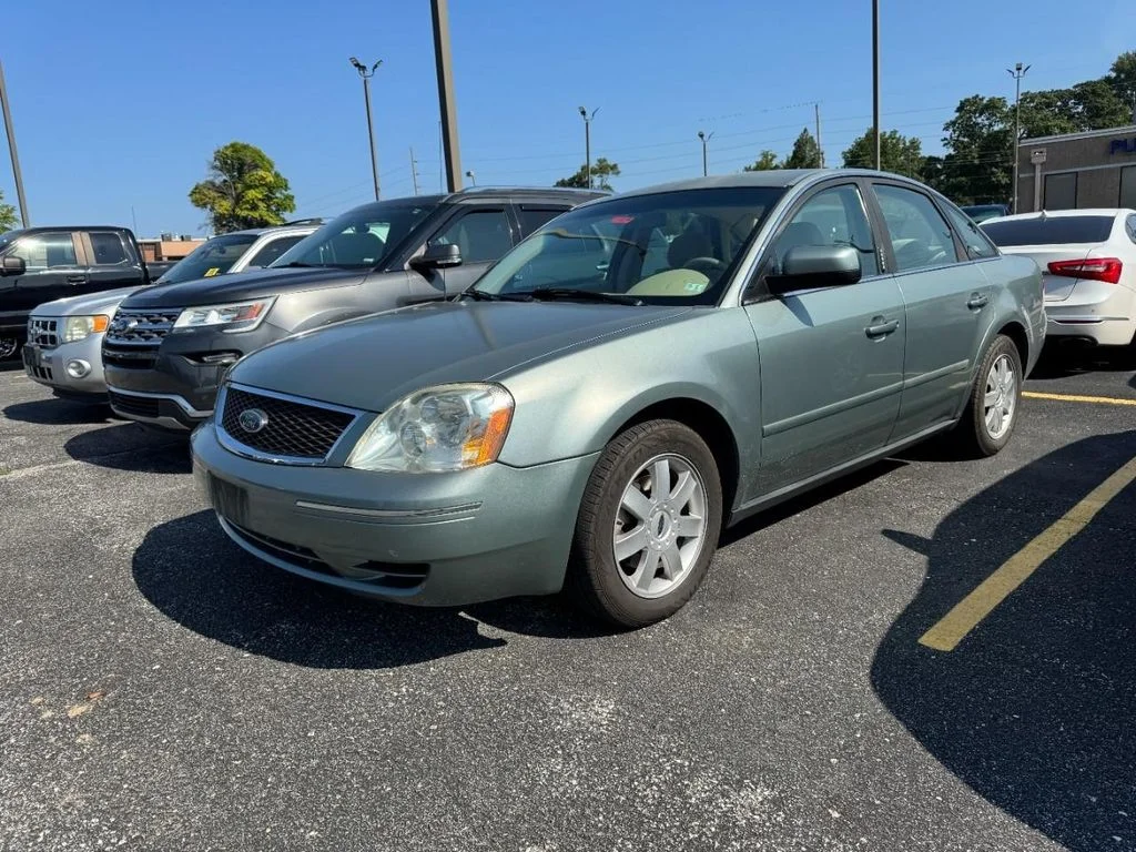 Used 2005 Titanium Green Metallic Ford SE image 6