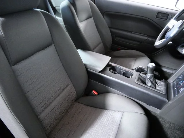 Used 2005 Red Ford V6 Deluxe image 11