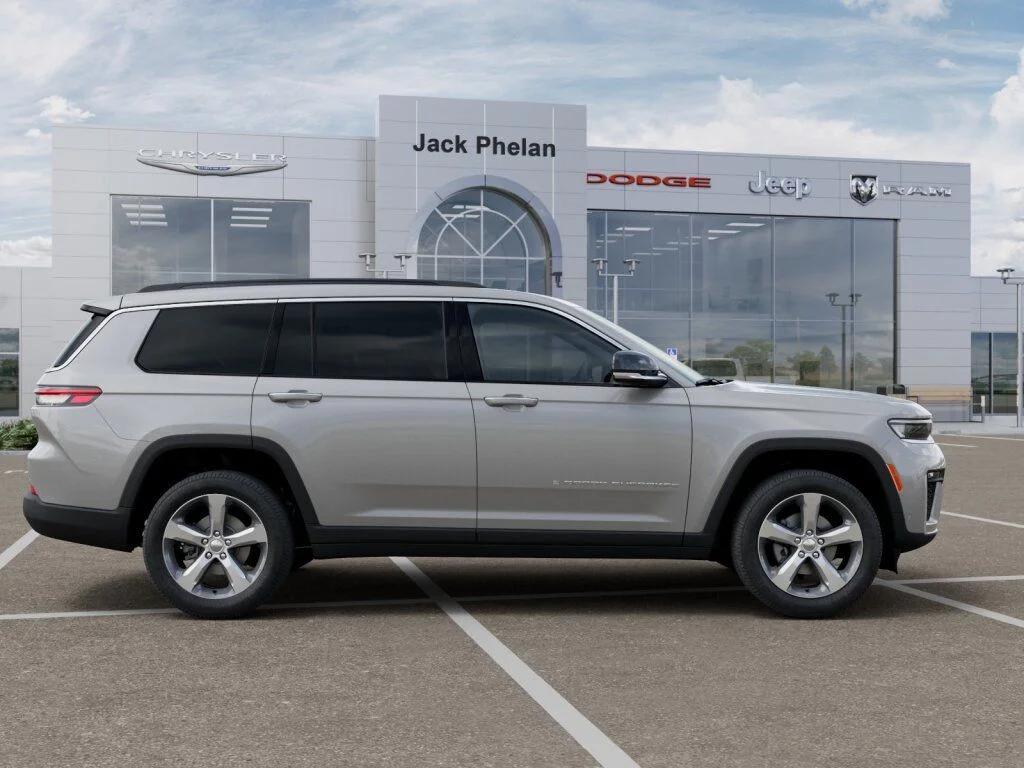 New 2026 Silver Zynith Exterior Paint Jeep Limited image 21