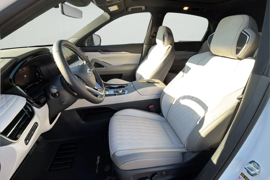 New 2027 2T RAD WHT INFINITI Autograph AWD image 17