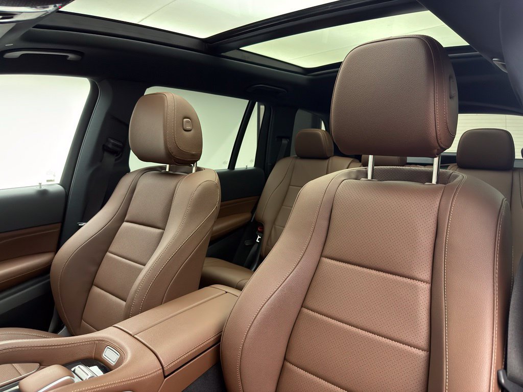 Used 2025 Obsidian Black/Mojave Silver Mercedes-Benz GLS 450 image 7