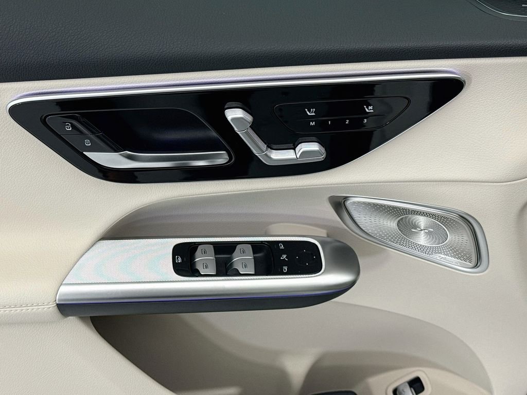 New 2027 Polar White Mercedes-Benz GLC 300 image 22