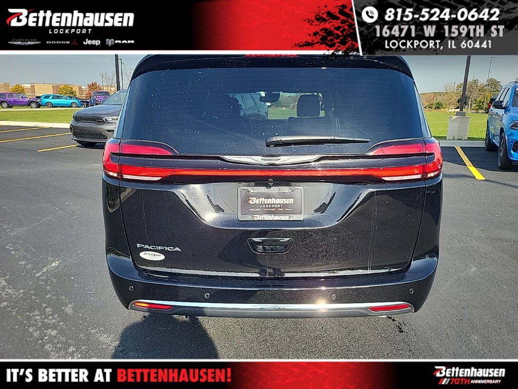 Used 2026 Black Chrysler Select image 4
