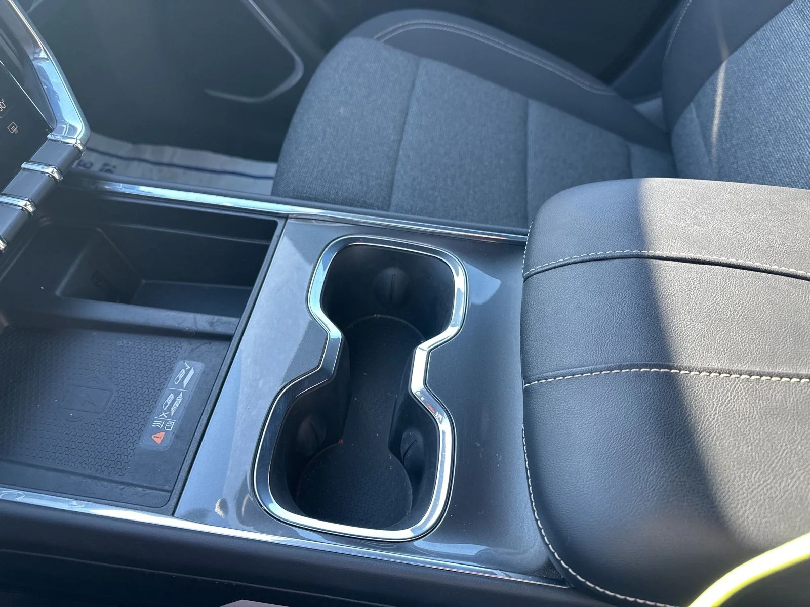 Used 2025 White GMC Elevation image 49