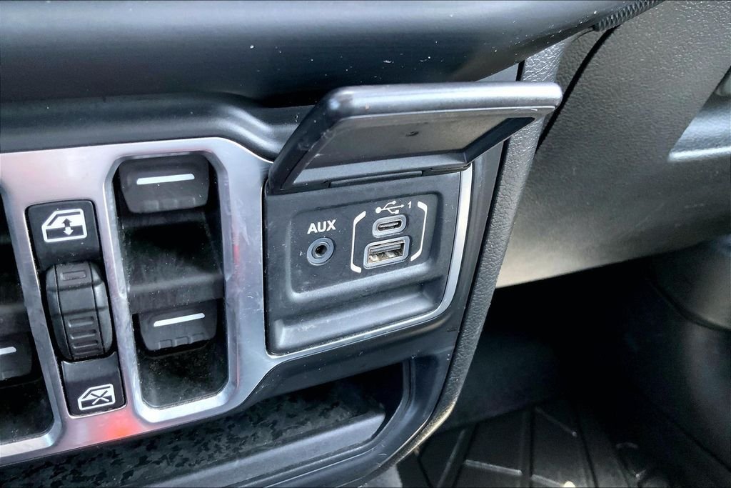 Used 2023 Gray Jeep Sport S image 17