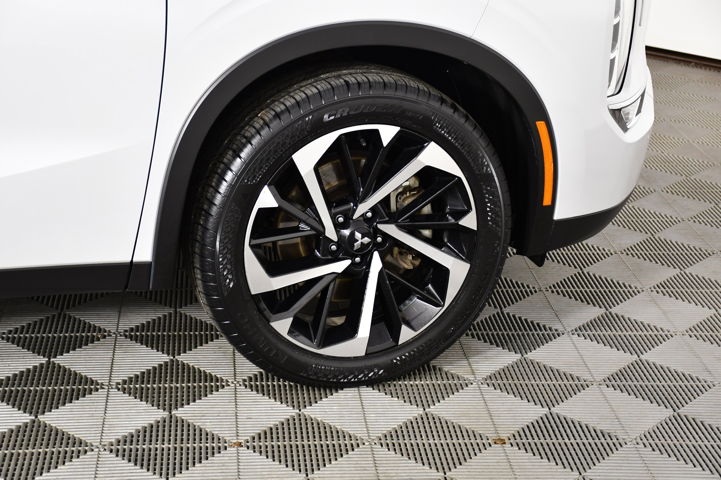 Certified Used 2022 White Diamond Mitsubishi SE image 53