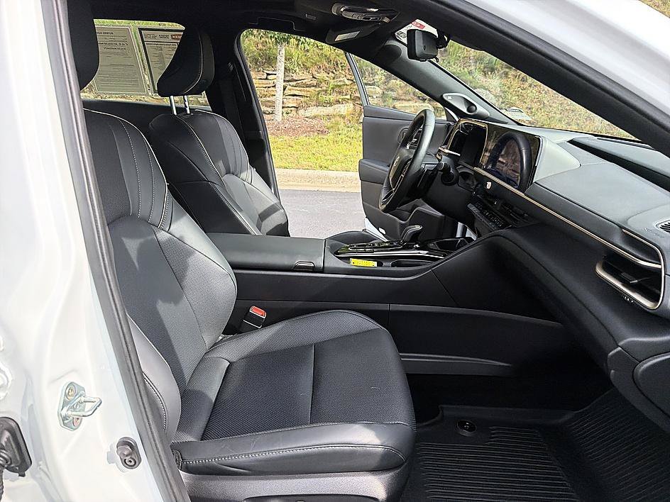 Used 2025 White Toyota Limited image 18