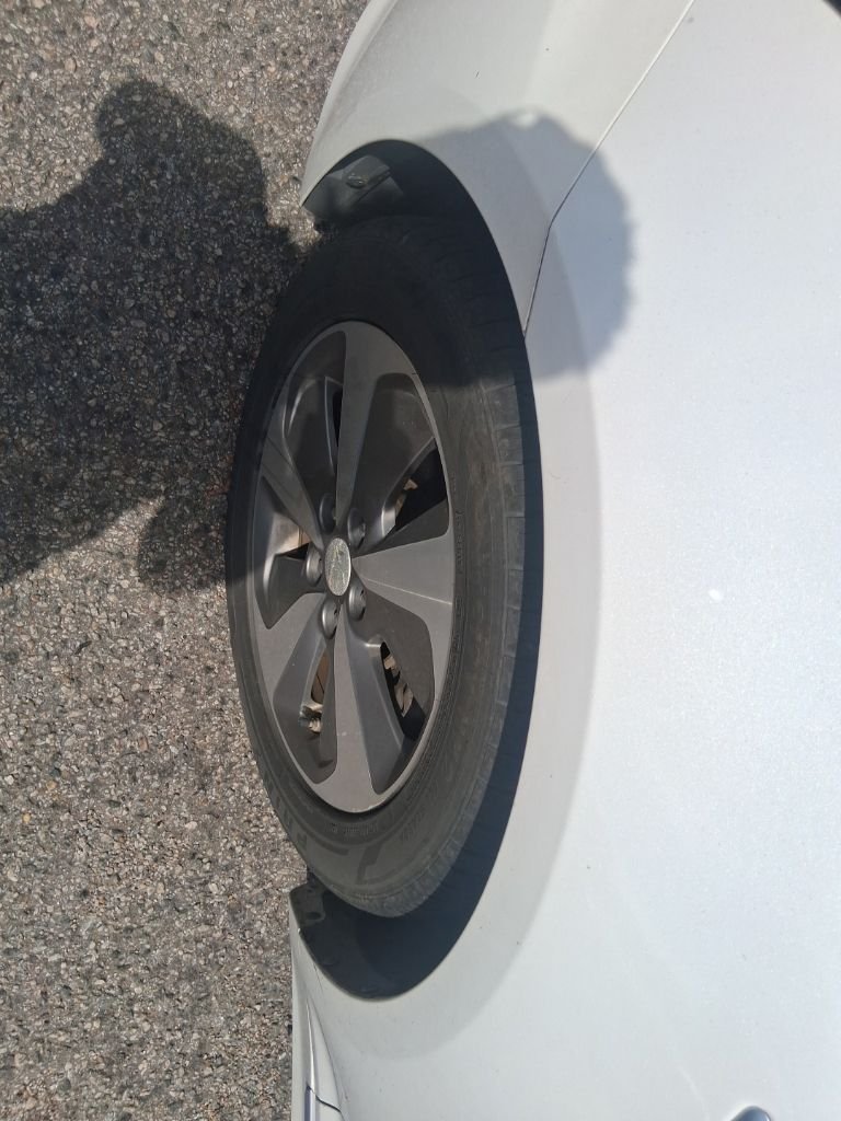 Used 2014 White Kia EX image 13