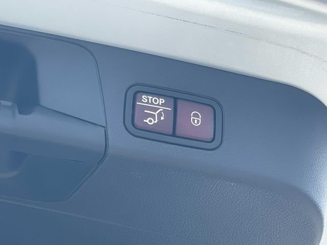 Used 2022  Mercedes-Benz GLB 250 image 9