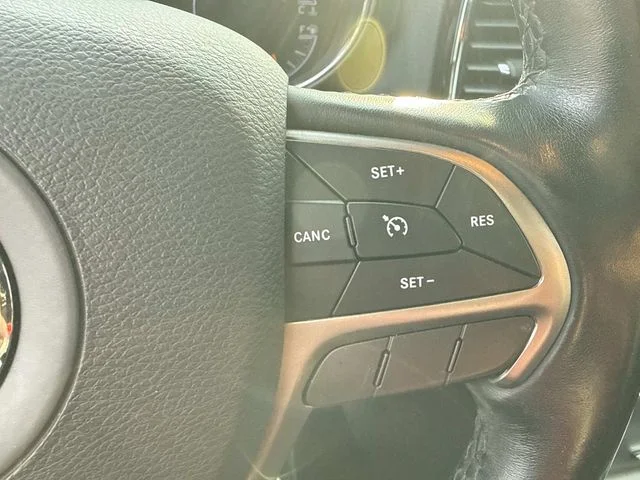 Used 2019 Silver Jeep Altitude image 32