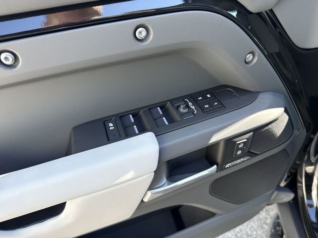 New 2026 Santorini Black Land Rover X-Dynamic SE image 12