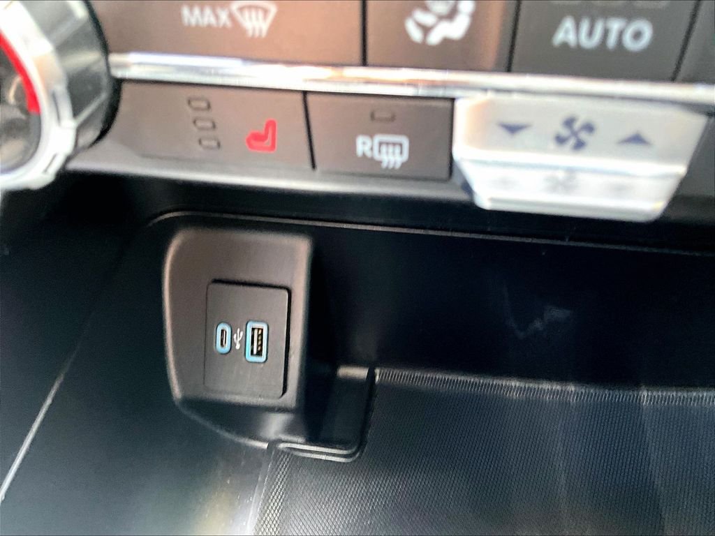 Used 2021 White Ford XLT image 27