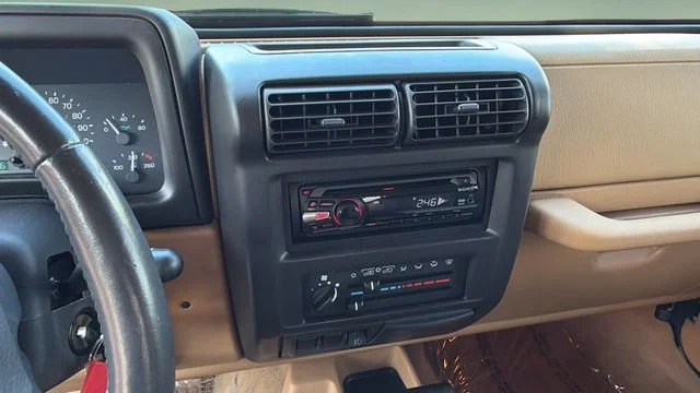 Used 1998 Green Jeep Sahara image 26