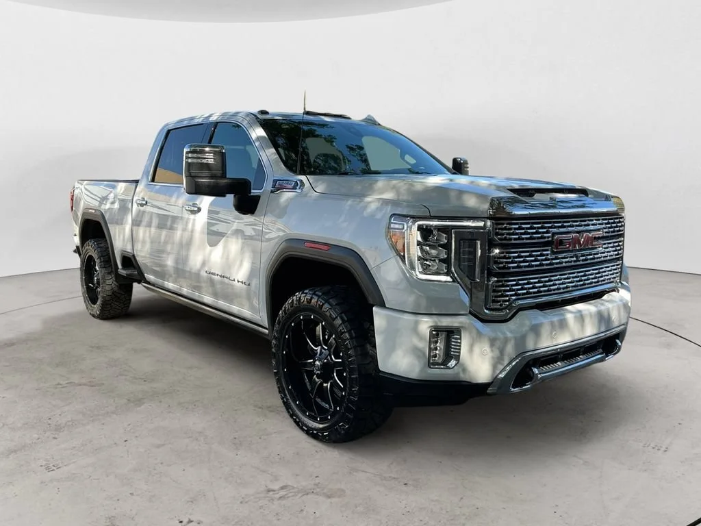 Used 2021 WHITE FROST TRICOAT GMC Denali image 5