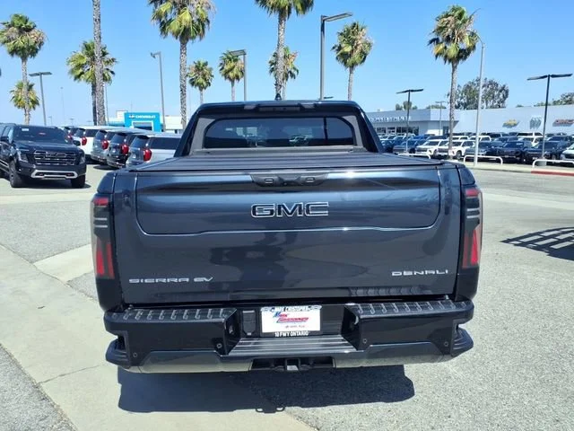 Used 2025 Deep Ocean Metallic GMC Extended Range Denali image 8
