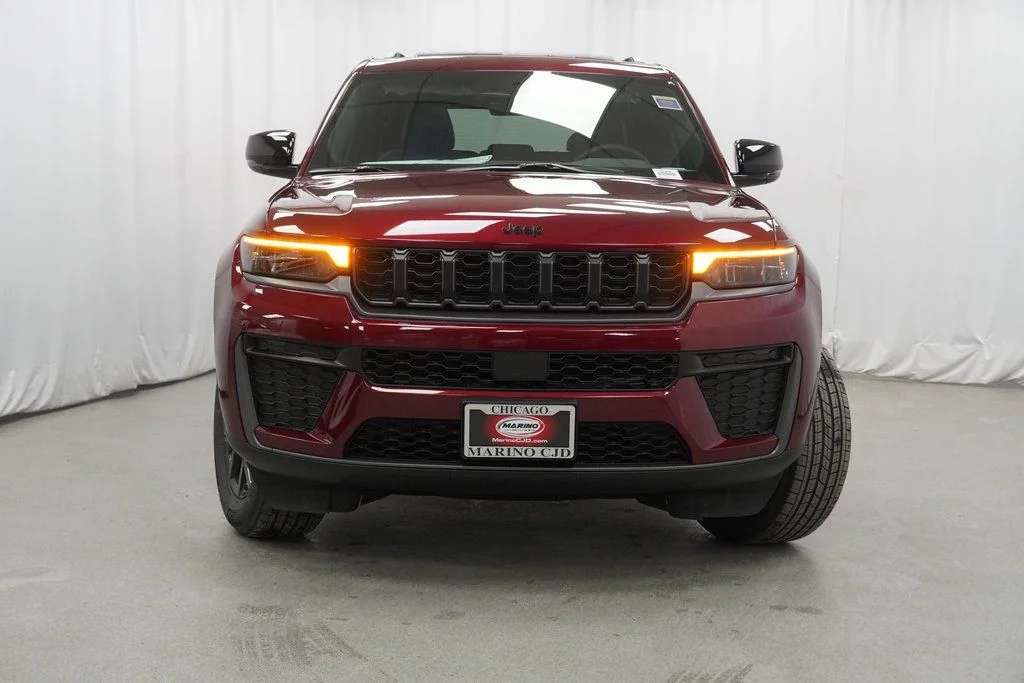 New 2026 Velvet Red Pearl-Coat Exterior Paint Jeep Altitude image 7