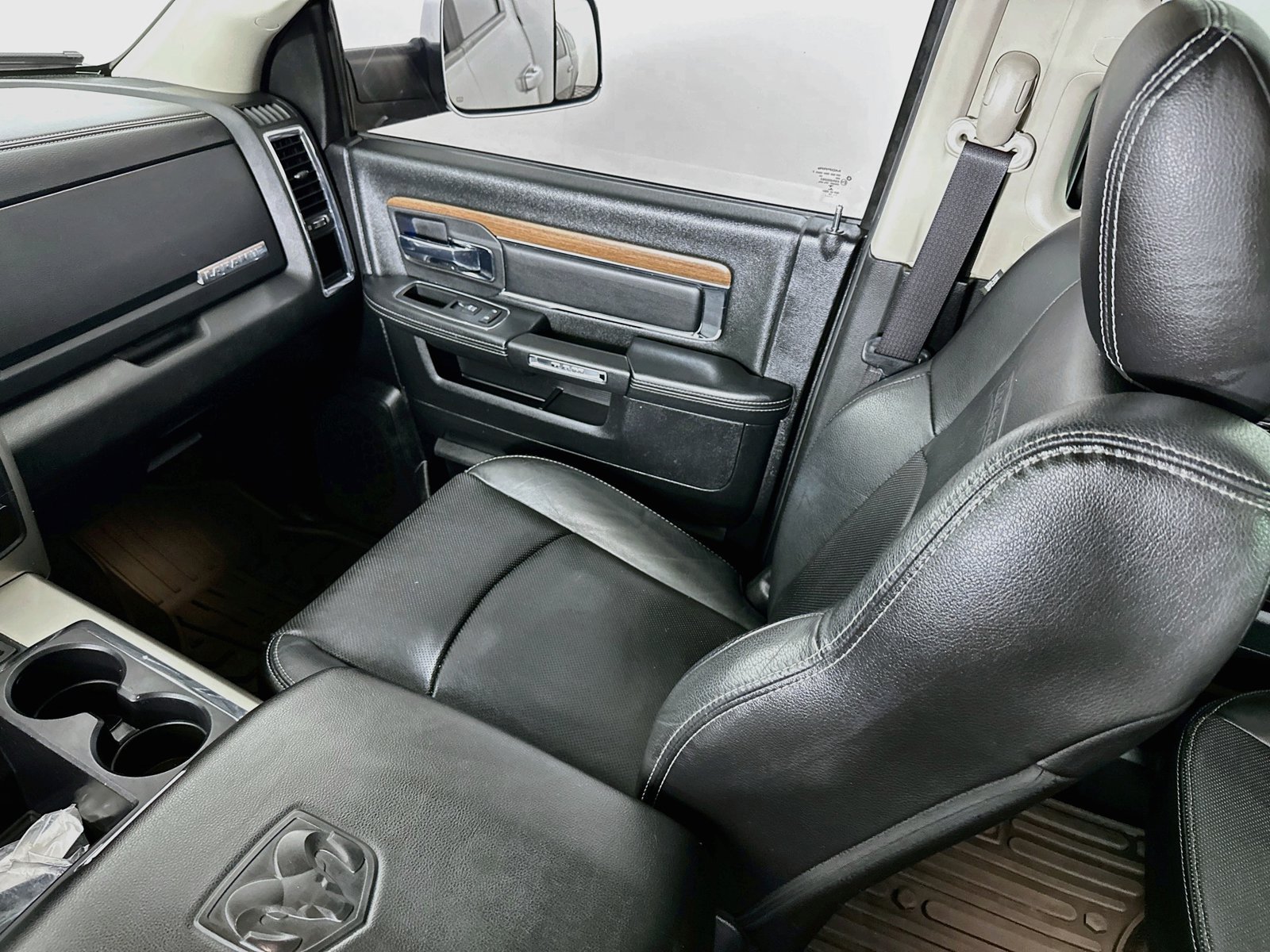 Used 2015 Bright Silver Clearcoat Metallic Ram Laramie image 26