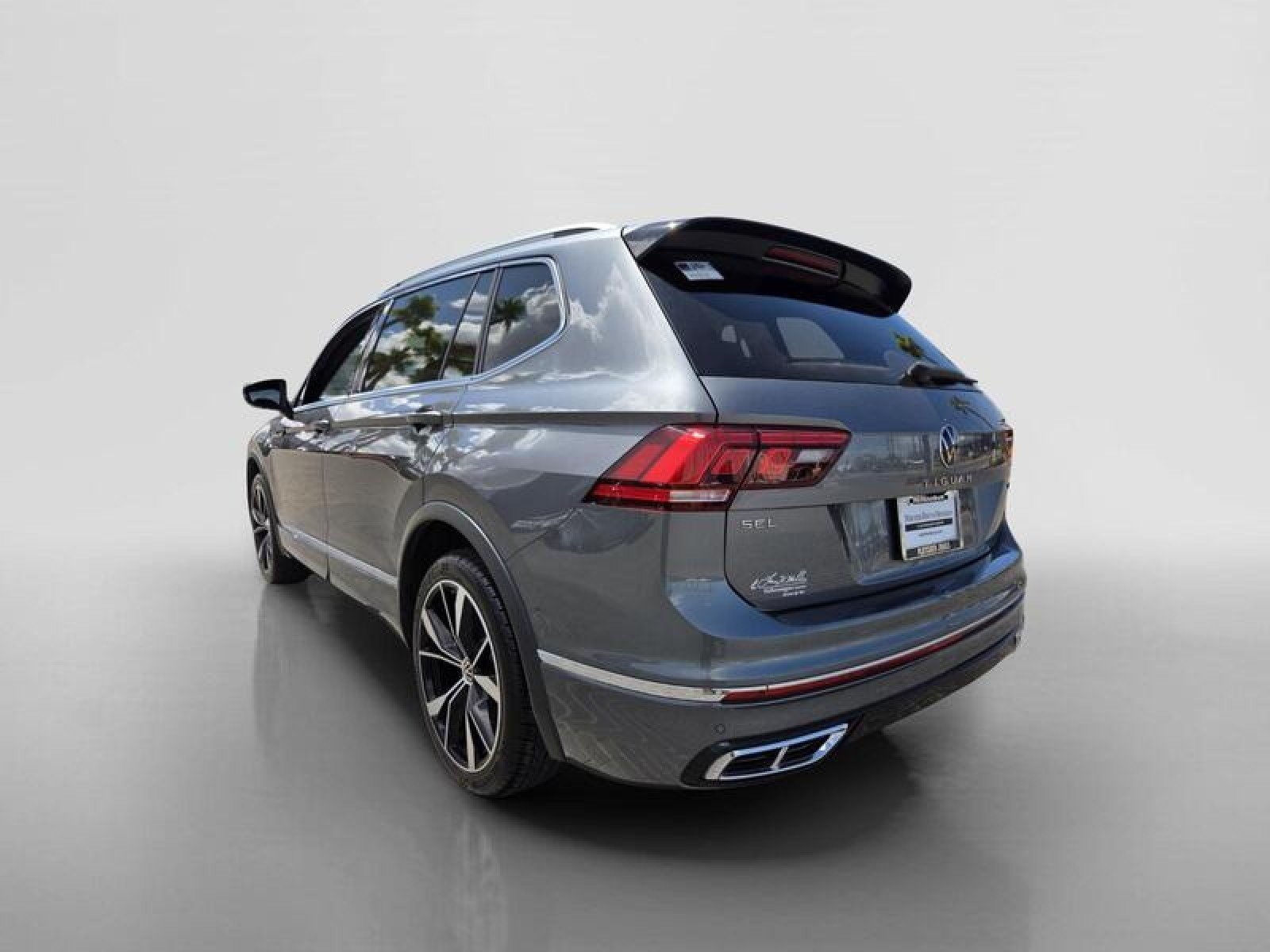 Used 2022 GRAY Volkswagen SEL R-Line image 3