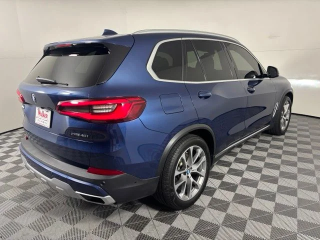 Used 2019 Blue BMW xDrive40i image 7