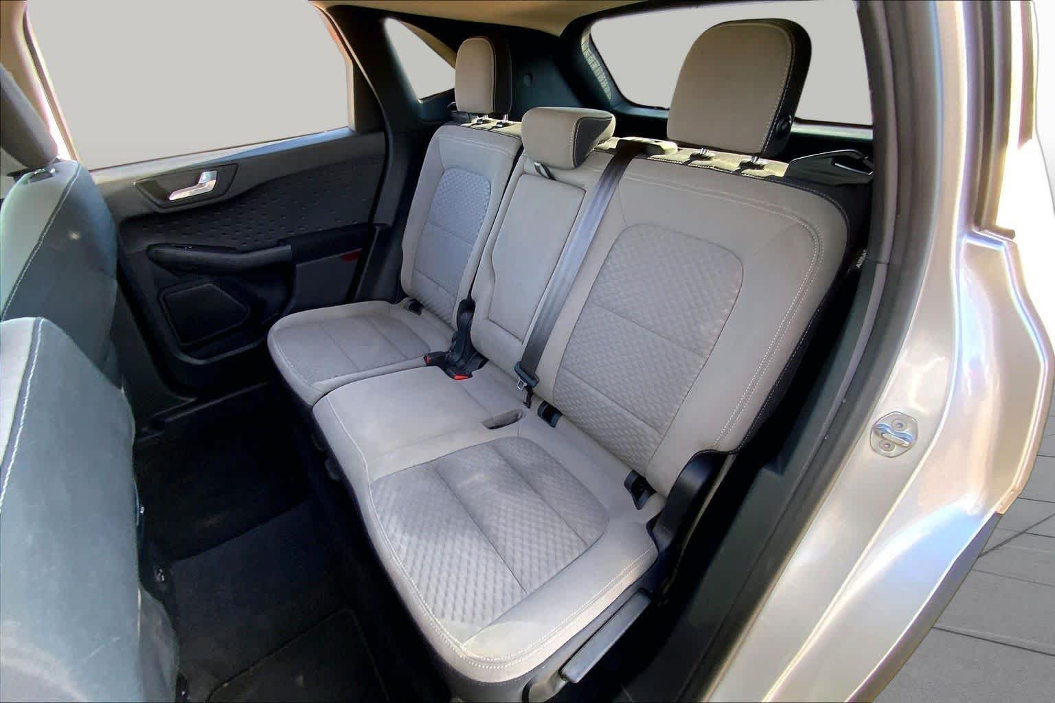 Used 2020 Ingot Silver Metallic Ford SE image 21