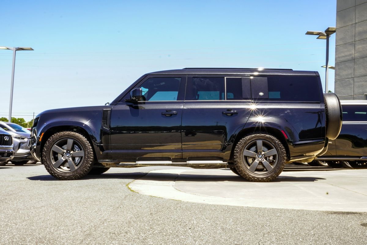 Used 2023 Black Land Rover X-Dynamic SE image 8
