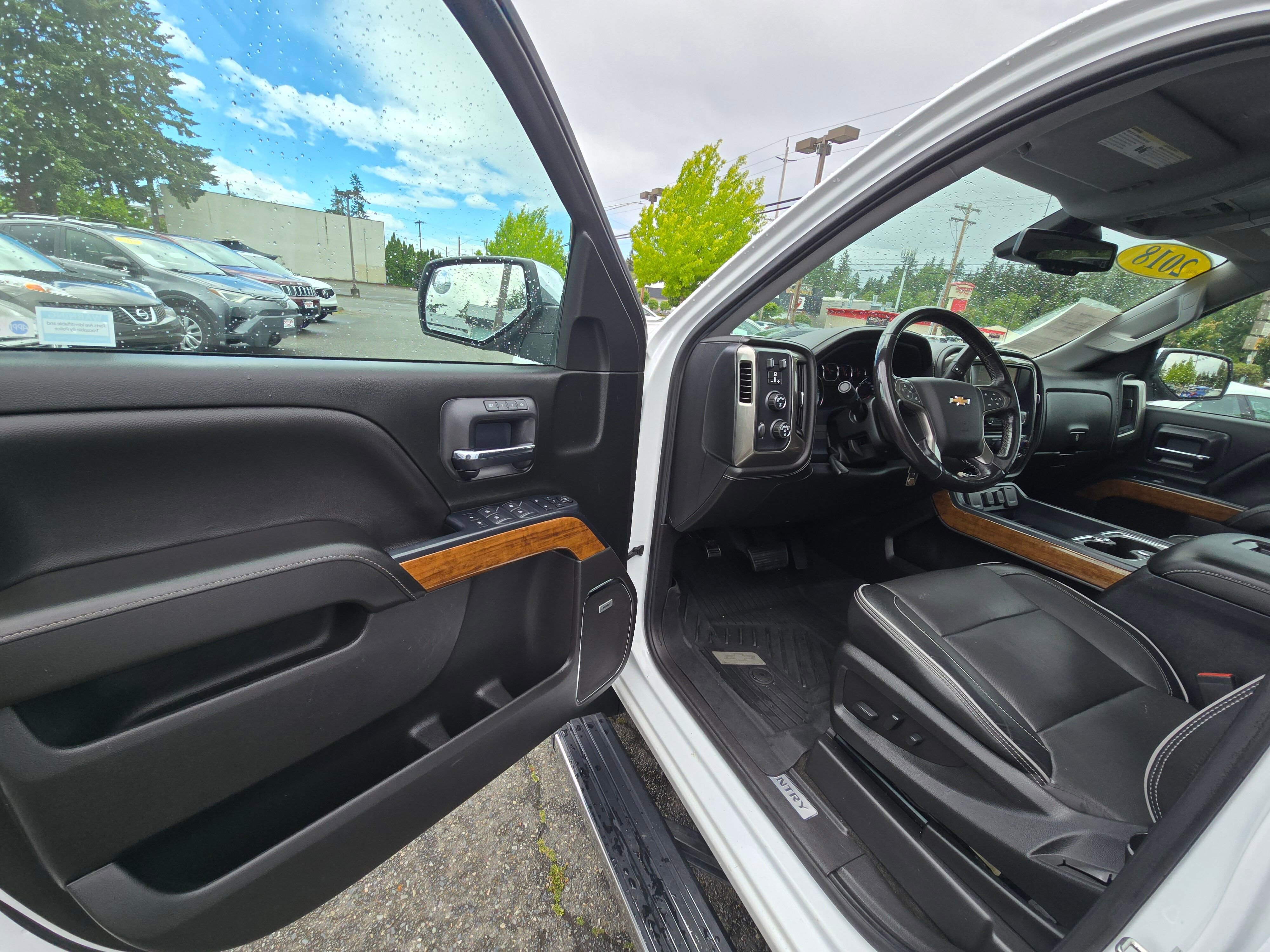 Used 2018 IRIDESCENT PEARL TRICOAT Chevrolet High Country image 20