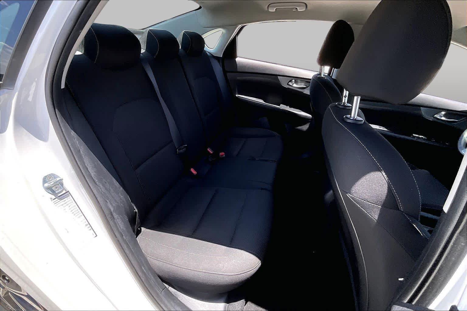 Used 2021 Clear White Kia LXS image 20