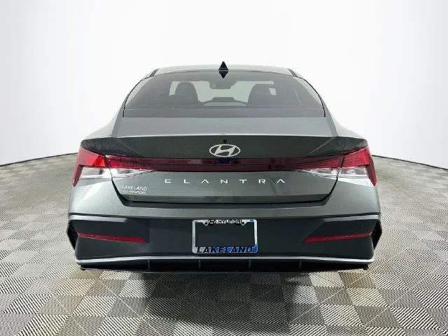 New 2026 Hyundai ELANTRA SE