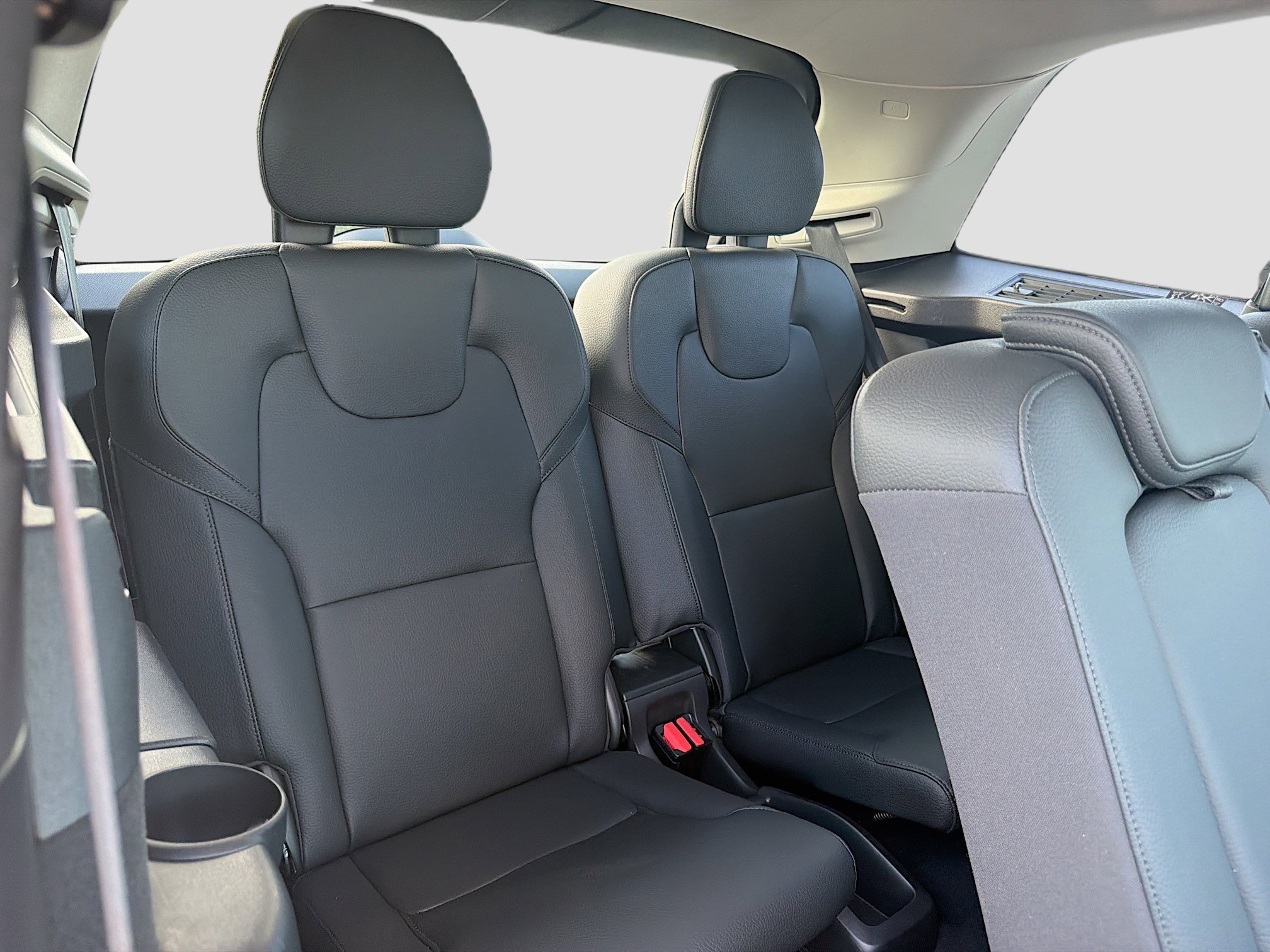 Used 2024 Vapour Gray Metallic Volvo Plus Bright Theme image 44
