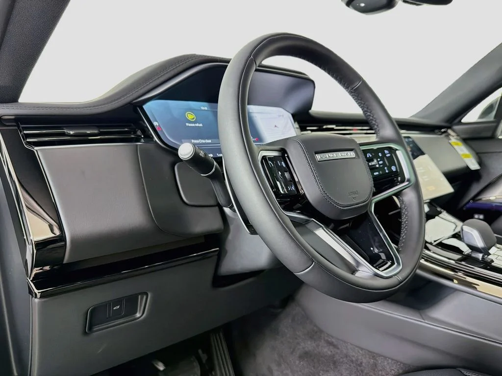 New 2027 Borasco Grey Land Rover SE image 9