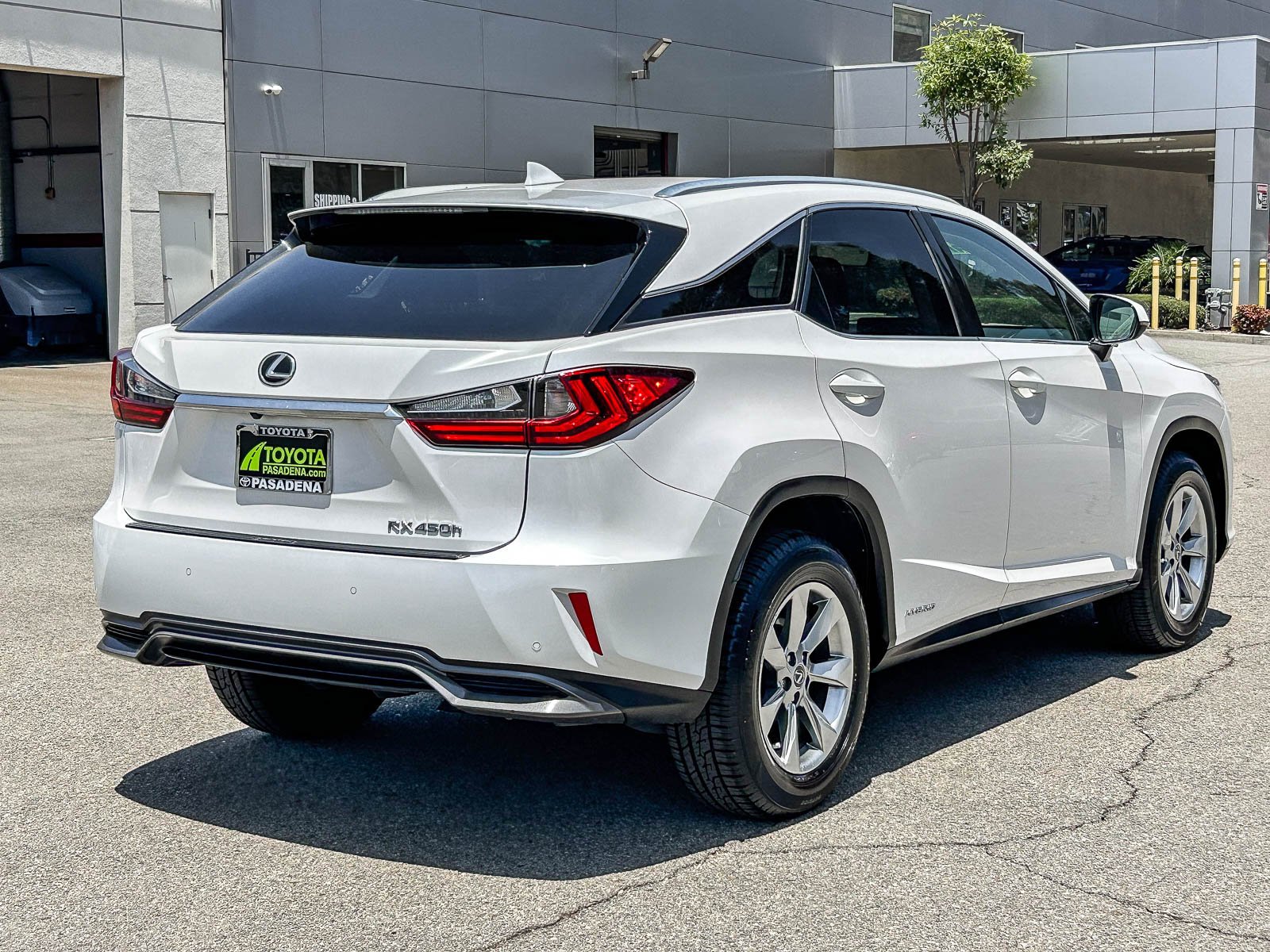 Used 2019 EMINENT WHITE PEA Lexus RX 450H image 6