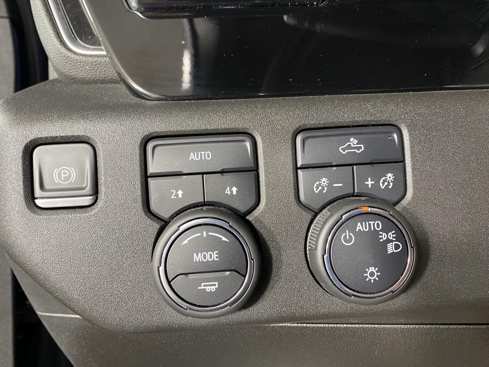 Used 2022 Northsky Blue Metallic Chevrolet LT image 18