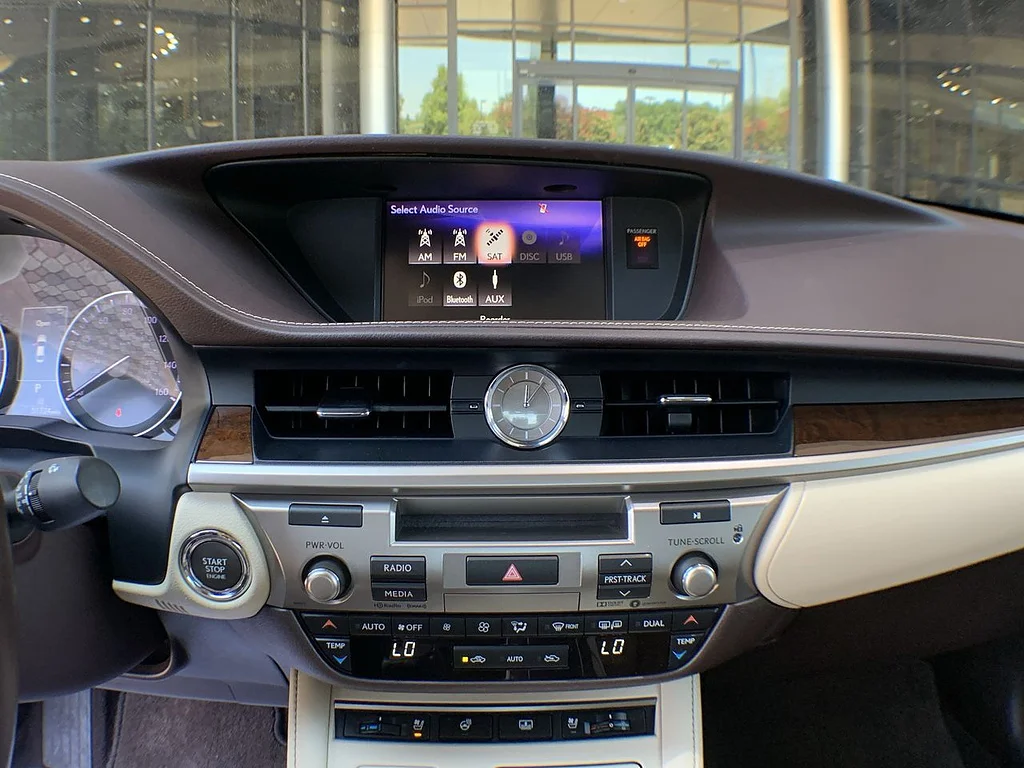 Used 2018 Eminent White Pearl Lexus 350 image 16