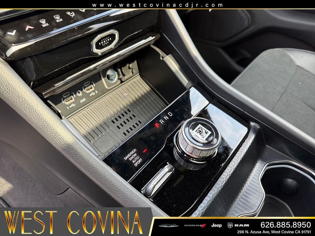 New 2026 Diamond Black Crystal Pearl-Coat Exterior Paint Jeep Altitude image 17