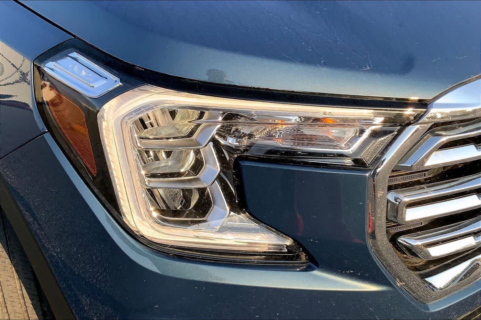 Used 2024 Downpour Metallic GMC SLT image 26
