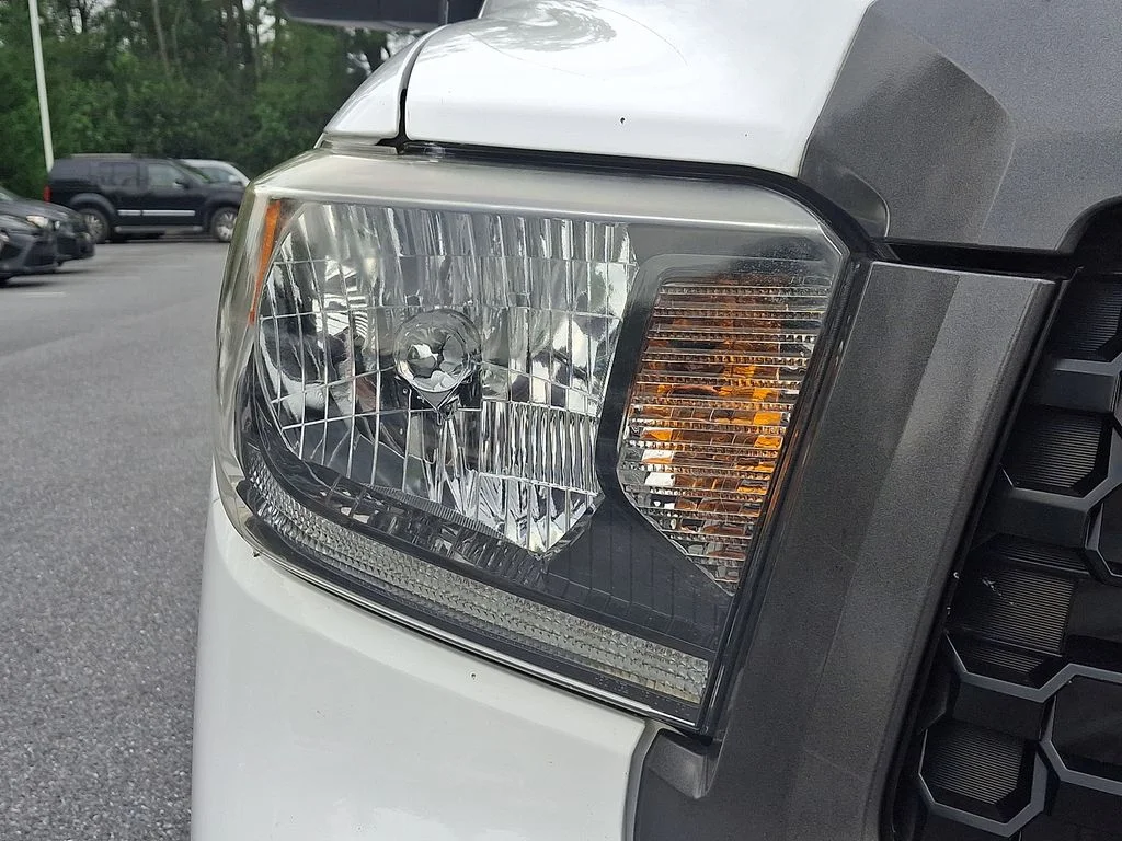Used 2019 White Toyota SR image 9