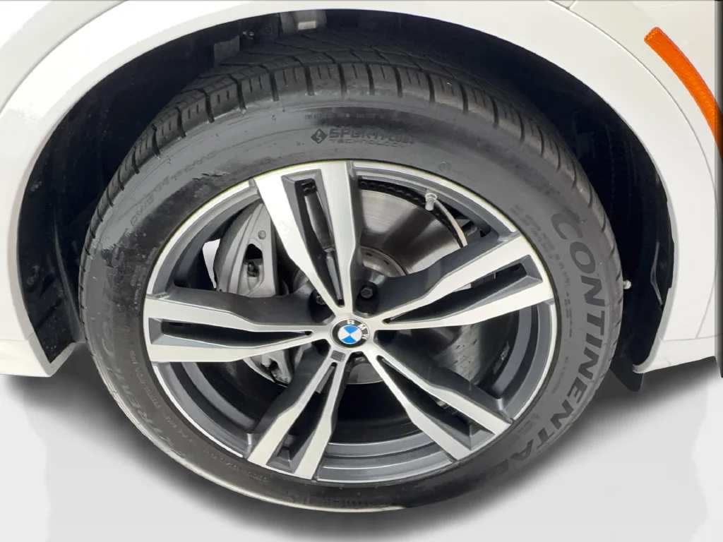 Used 2024 White BMW xDrive40i image 18