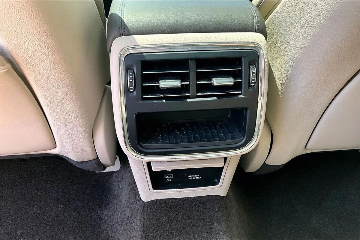 Used 2017 Blue Lincoln Select image 10