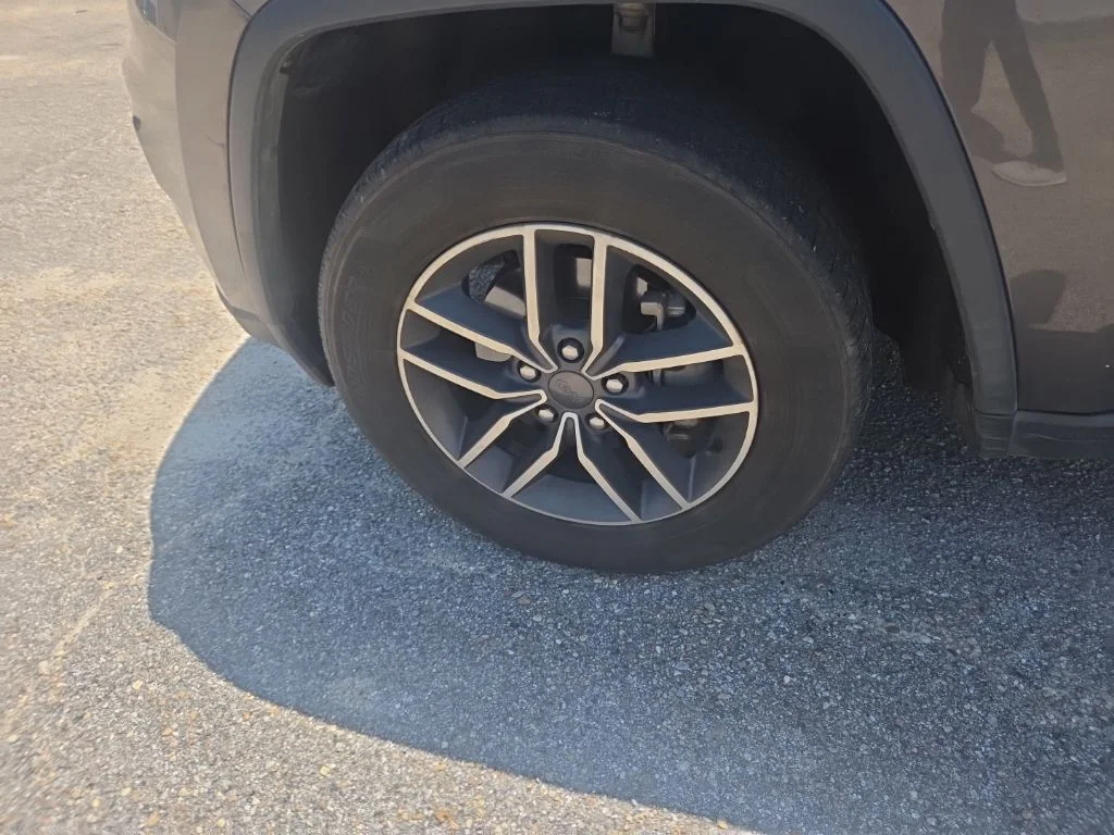 Used 2020 Gray Jeep Limited image 29