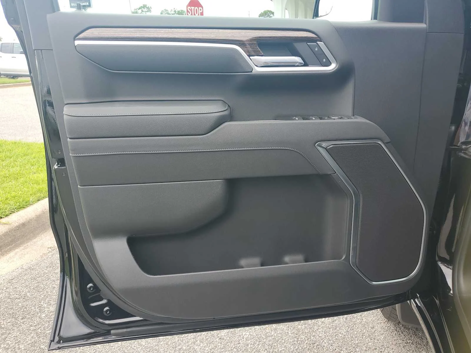 New 2026 Onyx Black GMC Elevation image 15
